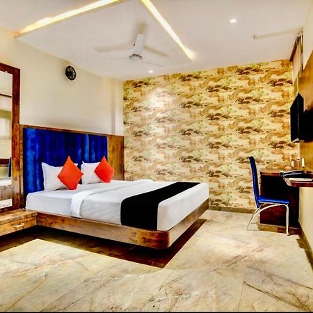 Hotel Vrindavan Prosperity Экстерьер фото