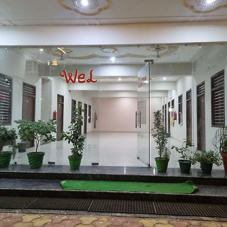 Hotel Vrindavan Prosperity Экстерьер фото