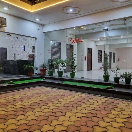 Hotel Vrindavan Prosperity Экстерьер фото