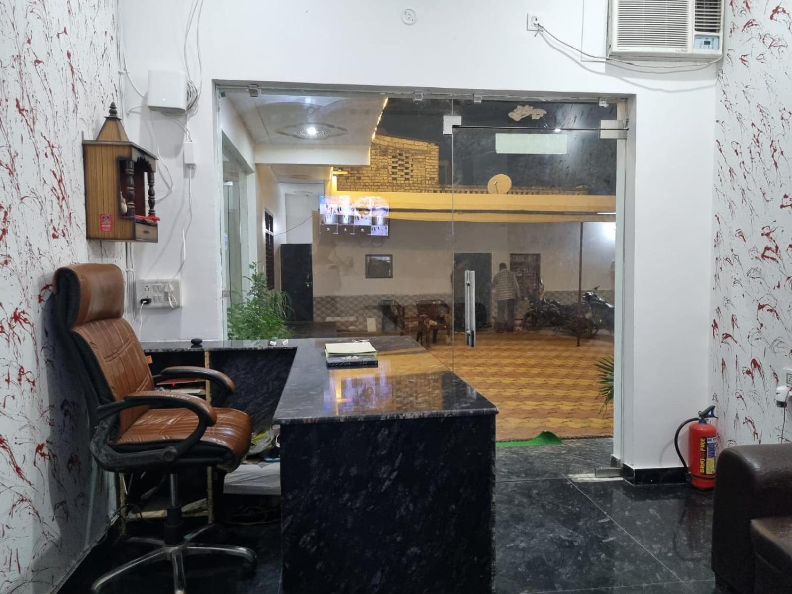 Hotel Vrindavan Prosperity Экстерьер фото