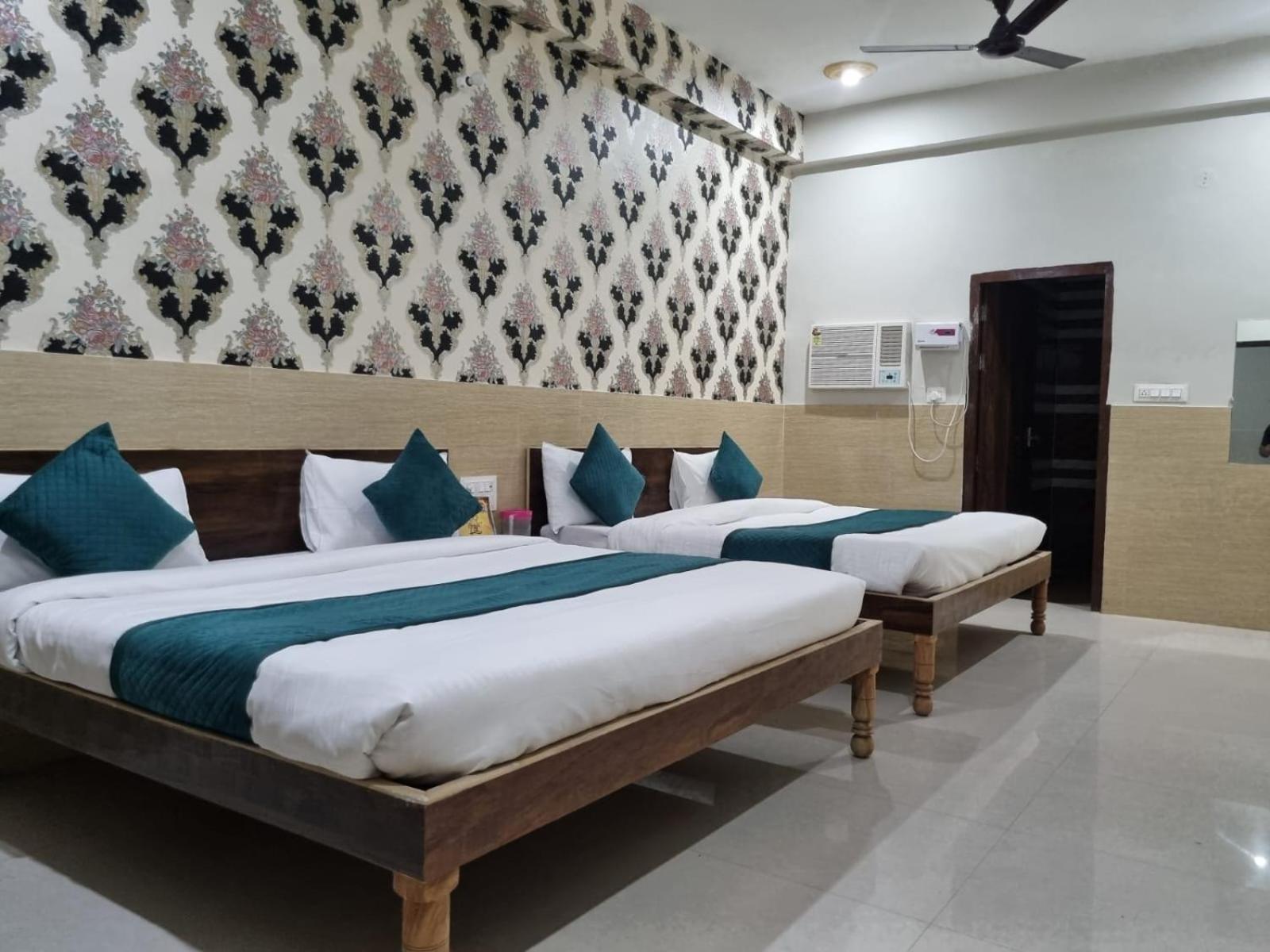 Hotel Vrindavan Prosperity Экстерьер фото
