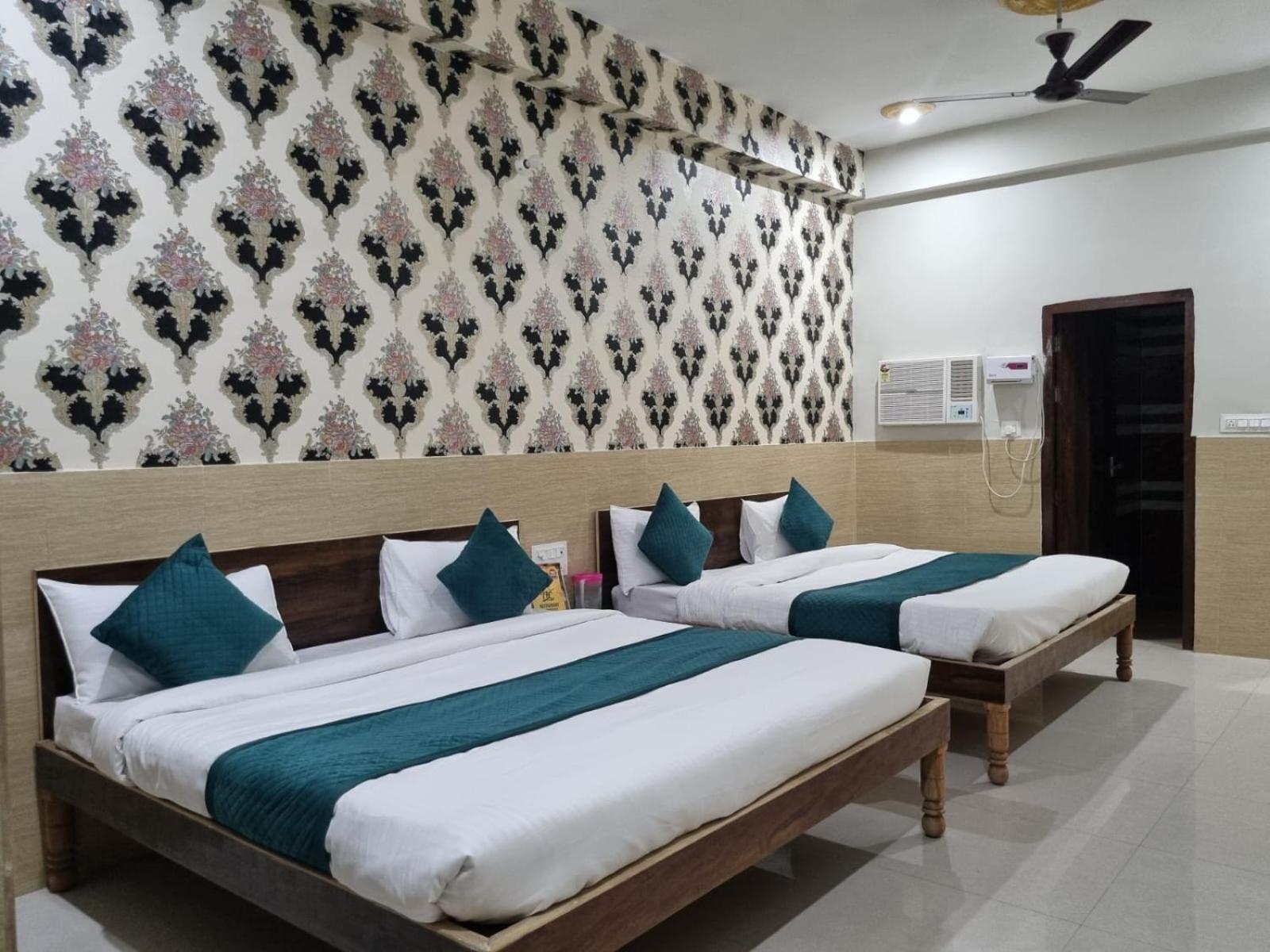 Hotel Vrindavan Prosperity Экстерьер фото