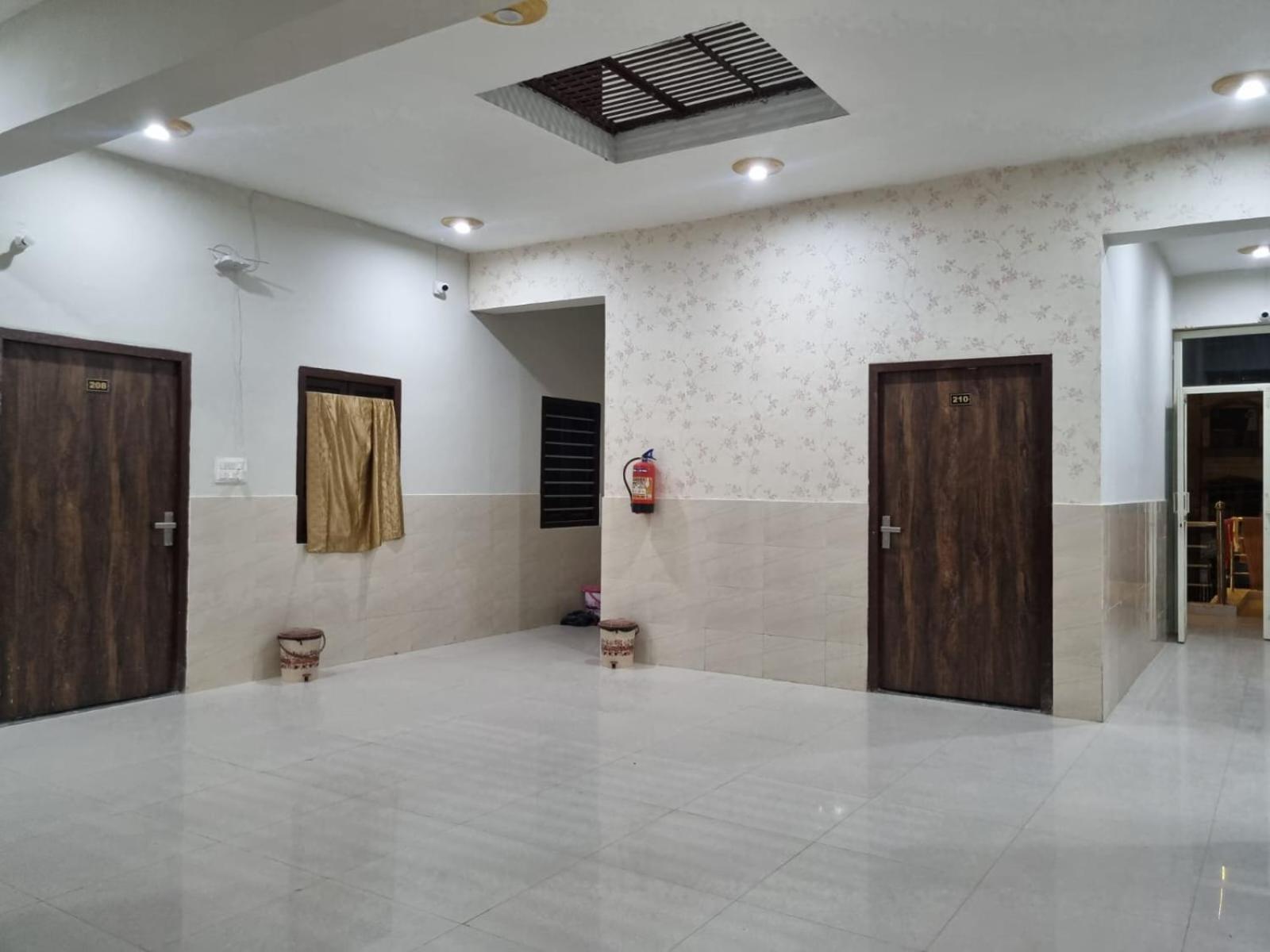 Hotel Vrindavan Prosperity Экстерьер фото