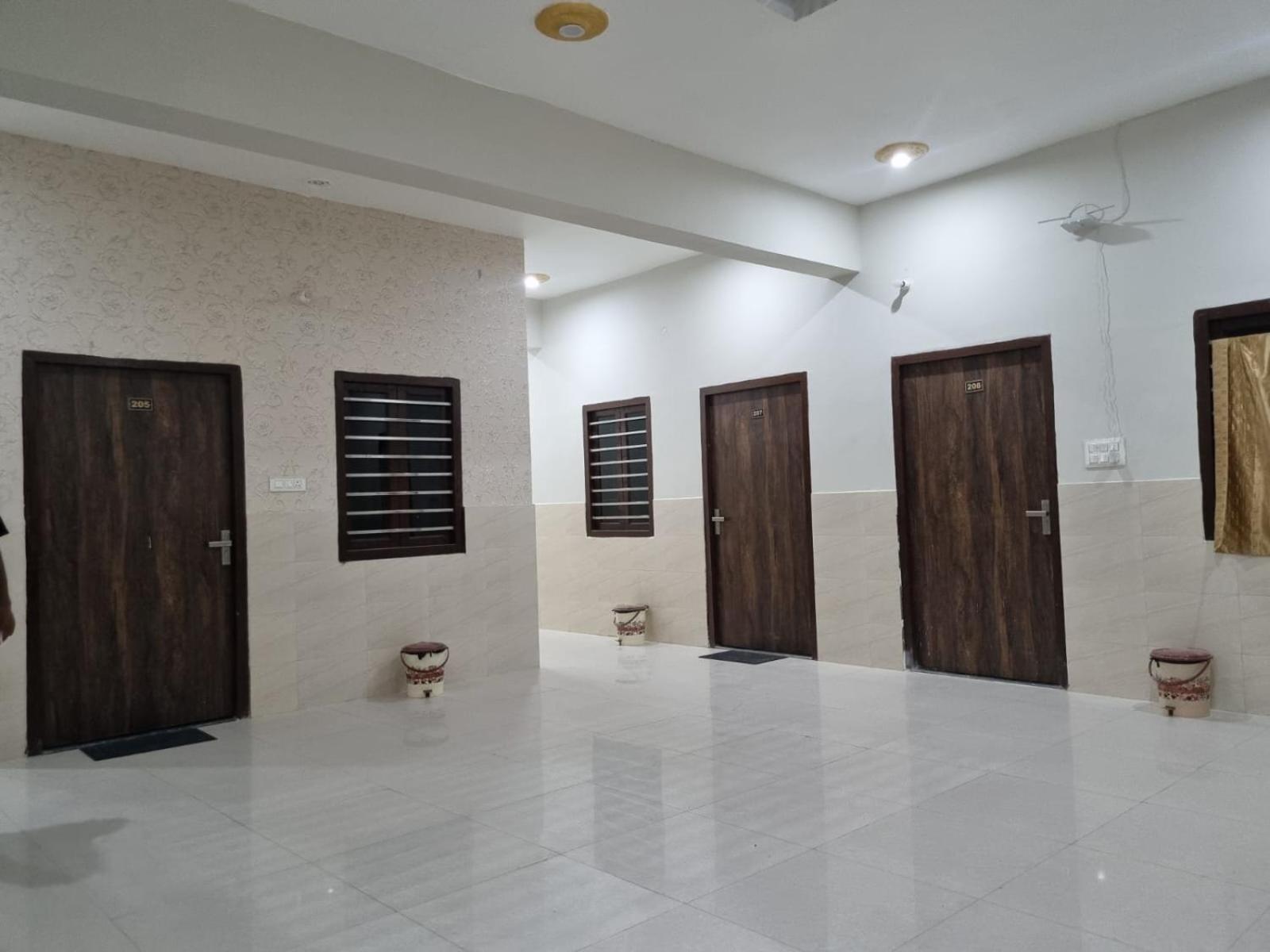 Hotel Vrindavan Prosperity Экстерьер фото